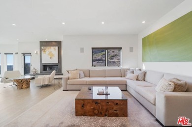 Sleek Architectural with Ocean Views. This striking contemporary - photo 14