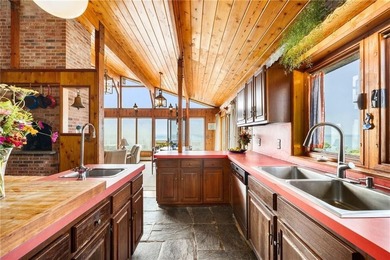 This waterfront property offers an increasingly rare opportunity - photo 20