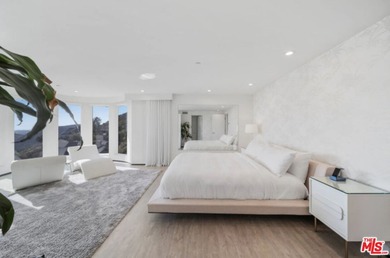 Sleek Architectural with Ocean Views. This striking contemporary - photo 31