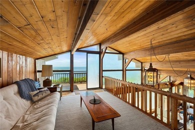 This waterfront property offers an increasingly rare opportunity - photo 33
