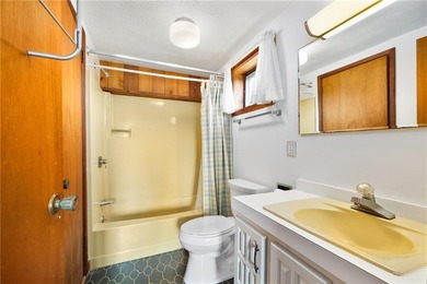 This waterfront property offers an increasingly rare opportunity - photo 43