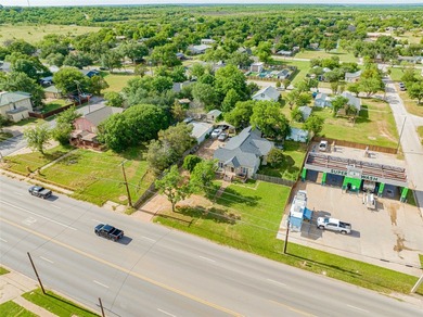 Three bedroom, two bath home located closely to all your - photo 6
