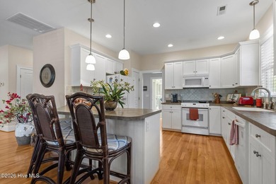 Welcome to 325 Live Oak Street, a beautifully crafted - photo 7