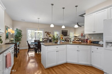 Welcome to 325 Live Oak Street, a beautifully crafted - photo 8