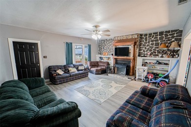 Three bedroom, two bath home located closely to all your - photo 8