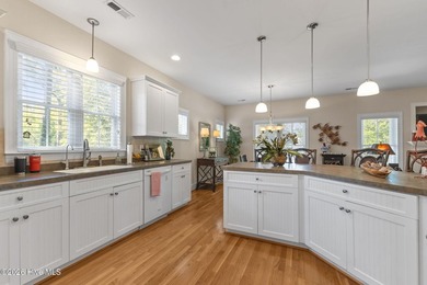 Welcome to 325 Live Oak Street, a beautifully crafted - photo 9