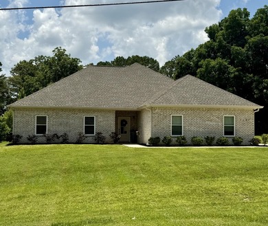 Spacious and beautifully appointed 4-bedroom, 2.5-bath home in - photo 1