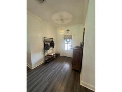 Spacious and beautifully appointed 4-bedroom, 2.5-bath home in - photo 3