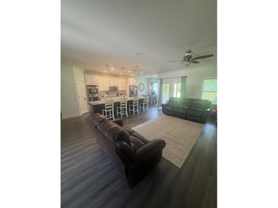 Spacious and beautifully appointed 4-bedroom, 2.5-bath home in - photo 9