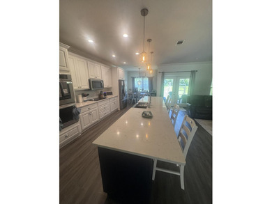 Spacious and beautifully appointed 4-bedroom, 2.5-bath home in - photo 10