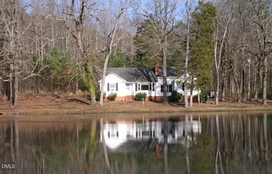 Discover this charming 2-bedroom, 1-bathroom single-family - photo 2