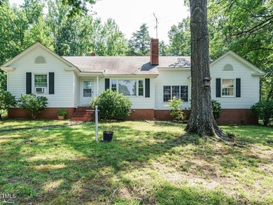 Discover this charming 2-bedroom, 1-bathroom single-family - photo 3