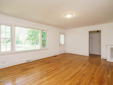 Discover this charming 2-bedroom, 1-bathroom single-family - photo 7