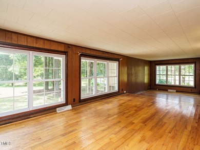Discover this charming 2-bedroom, 1-bathroom single-family - photo 9