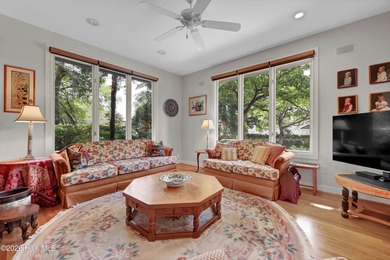 Beautiful Craftsman-style home with sweeping views of the 6th - photo 14