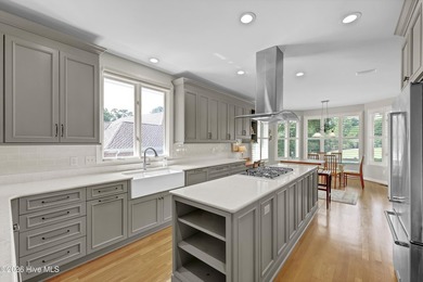 Beautiful Craftsman-style home with sweeping views of the 6th - photo 16