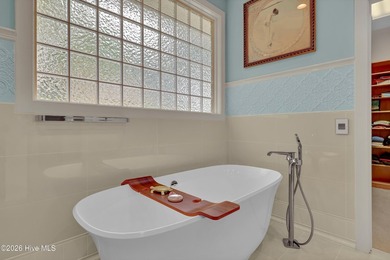 Beautiful Craftsman-style home with sweeping views of the 6th - photo 28