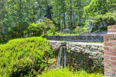 A remarkable blend of architecture, nature, and modern comfort - photo 6