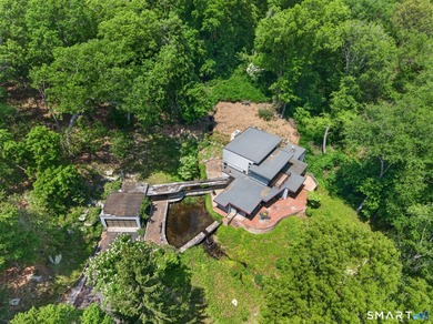 A remarkable blend of architecture, nature, and modern comfort - photo 8
