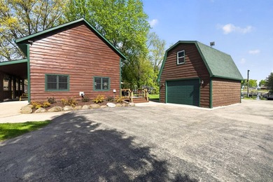 Charming Lake Puckaway home w/private boat launch & MANY recent - photo 8