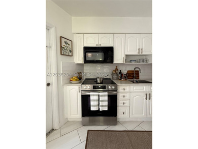 Beautiful sunny condo lots of natural light, nicely remodeled - photo 11