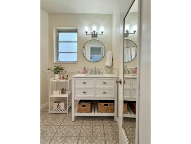 Beautiful sunny condo lots of natural light, nicely remodeled - photo 14