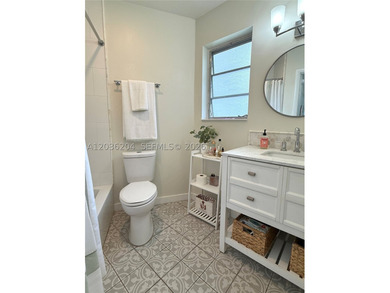 Beautiful sunny condo lots of natural light, nicely remodeled - photo 15