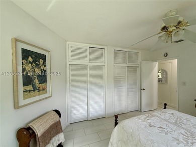 Beautiful sunny condo lots of natural light, nicely remodeled - photo 17