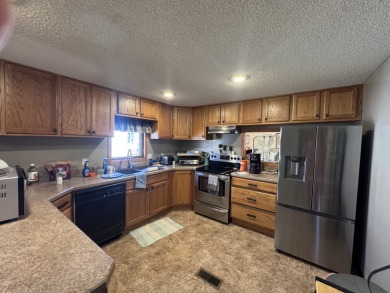 Looking for a year-round residence or the perfect lake getaway - photo 30