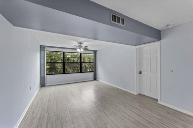 Beautiful and spacious 2 bdrms, 2baths apartment in the - photo 11