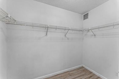 Beautiful and spacious 2 bdrms, 2baths apartment in the - photo 16