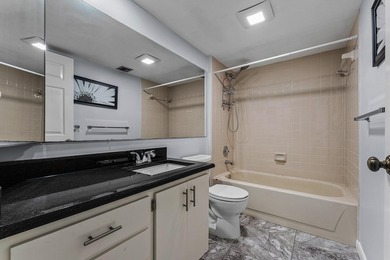 Beautiful and spacious 2 bdrms, 2baths apartment in the - photo 19