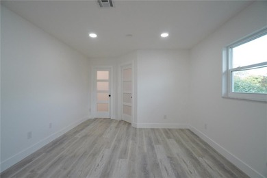 Virtually Staged. Welcome to your new sanctuary in South Venice! - photo 22