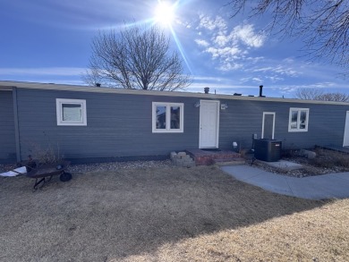 Looking for a year-round residence or the perfect lake getaway - photo 2