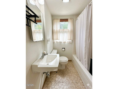 Gorgeous Bayviews await! 3 Bedroom 2 bath home convenient South - photo 9