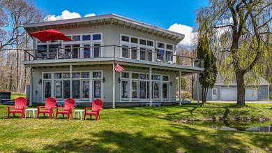 First time offered in over 25 years, this exceptional waterfront - photo 2