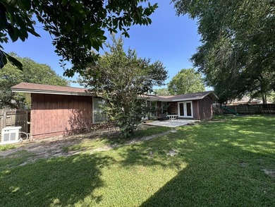 Located in Fort Walton Beach's established Kenwood neighborhood - photo 13