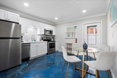 Beautifully renovated duplex in the heart of West Palm Beach - photo 13