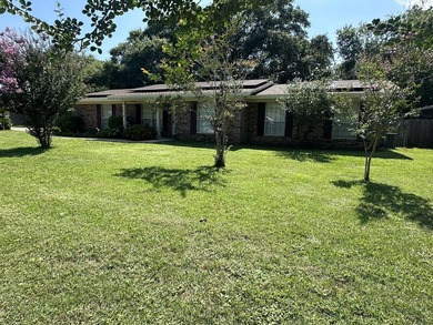 Located in Fort Walton Beach's established Kenwood neighborhood - photo 15