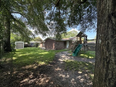 Located in Fort Walton Beach's established Kenwood neighborhood - photo 25