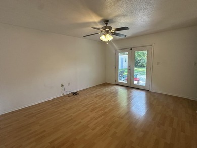 Located in Fort Walton Beach's established Kenwood neighborhood - photo 32