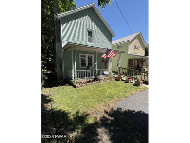 Welcome home to this well-maintained 2-bedroom, 1.5-bath - photo 2