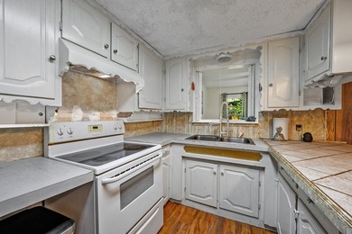Charming 3-Bed, 2-Bath Lake Texoma Retreat on Two Wooded Lots - photo 3