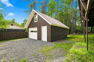 Enjoy Lake Wallenpaupack in the is newly renovated chalet style - photo 4