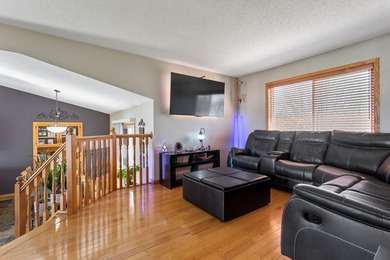 Location, location. Beautiful entry, with room to move about - photo 9