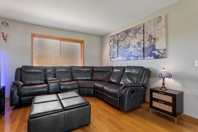 Location, location. Beautiful entry, with room to move about - photo 10