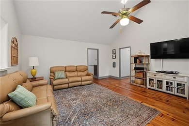 Welcome home to this gorgeous, fully renovated Acadian-style - photo 3