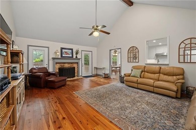 Welcome home to this gorgeous, fully renovated Acadian-style - photo 5