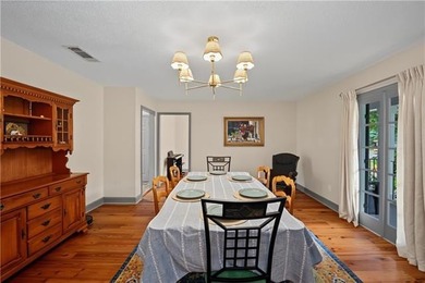 Welcome home to this gorgeous, fully renovated Acadian-style - photo 6