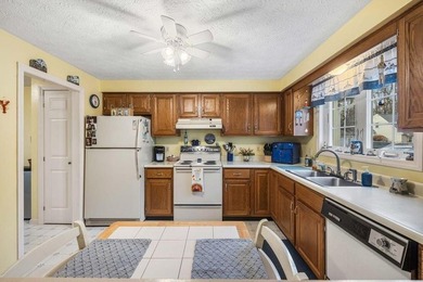 Almost 1900 sq' with 4 bedrooms (2 on the first floor) and 3 - photo 8